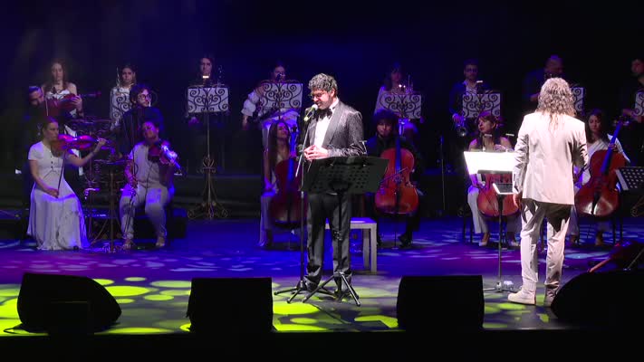 Hakan Taşıyan ve senfoni orkestrasından Müslüm şarkıları