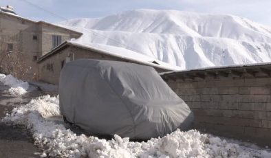 Hakkari’de karın ardından dondurucu soğuk etkisini gösterdi