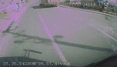 Halk otobüsü ile kamyonun çarpıştığı kazada 11 kişi yaralandı