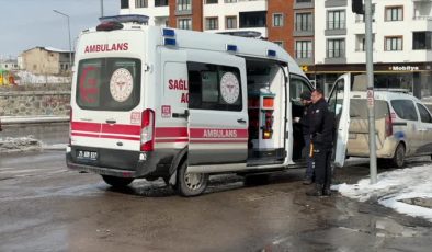 Erzurum’da halk otobüsü minibüse çarptı, 4 yolcu yaralandı