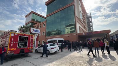 Hatay’da özel hastanede korkutan yangın, tahliye başladı