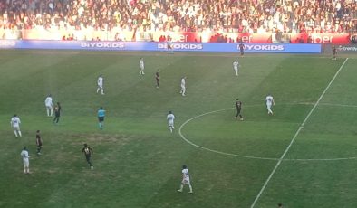 Sakaryaspor İlk Yarıyı Önde Kapattı