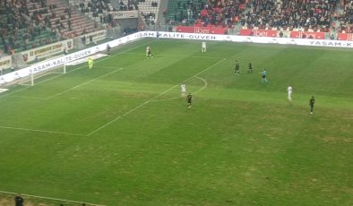 Amedspor ile Sakaryaspor Arasında Gol Düellosu: Maç 2-2 Sonuçlandı