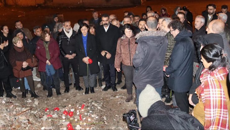 Depremde hayatını kaybedenleri unutmadılar