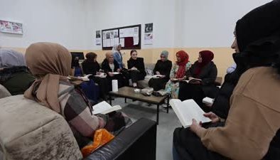 Iğdır’ın köyünde kitap okuyan anneler çocuklarının eğitimine güç katıyor