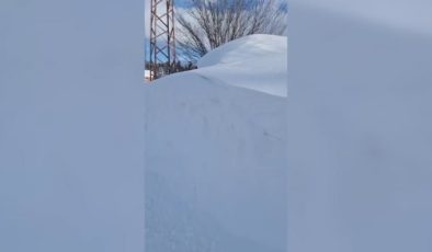 Şalpazarı’nda kar kabusu: Ev tamamen kar altında kaldı