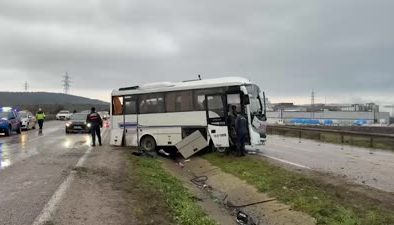 İşçi midibüsü devrildi, 18 kişi yaralandı