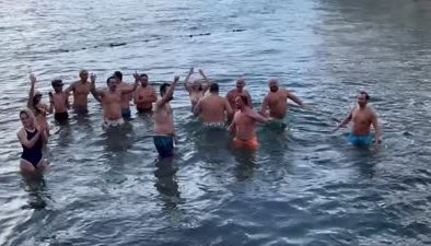 İstanbul’da karlı havada denize girdiler, Boğaz’da ilginç manzara