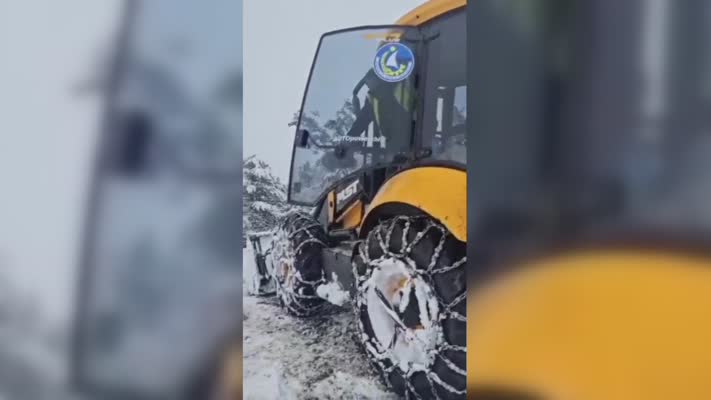 Kar nedeniyle mahsur kalan aileye ekipler yardım ulaştırdı