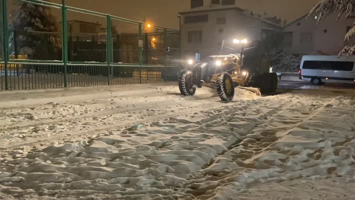 Kayseri’de kar ve tipi nedeniyle 64 mahalle yolu kapandı