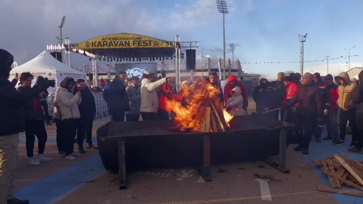 KaravanFest’e yoğun ilgi, kamp ateşi coşkuyla yakıldı