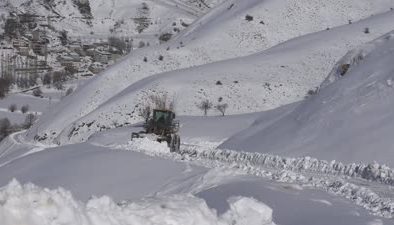 Karla mücadelede 40 yıl, Bitlis’te ekipler gece gündüz çalışıyor