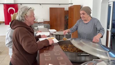 Bu köy halkı el birliğiyle misafirleri ağırlıyor