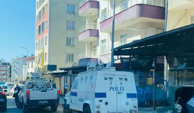 Kulp’ta aile faciası: Anne ve babasını öldüren zanlı tutuklandı