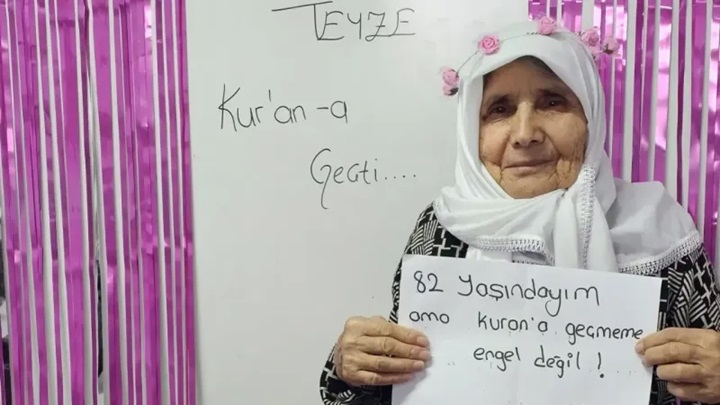 Kursa katılıp 82 yaşında Kur’an okumayı öğrendi