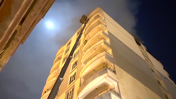 Kurtalan’da apartman yangını: 20 kişi dumandan etkilendi