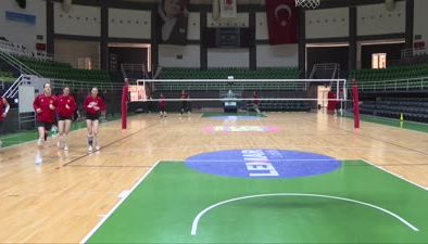 Lig etabını 21 galibiyetle tamamlayan Papara Göztepe, gözünü Sultanlar Ligi’ne dikti