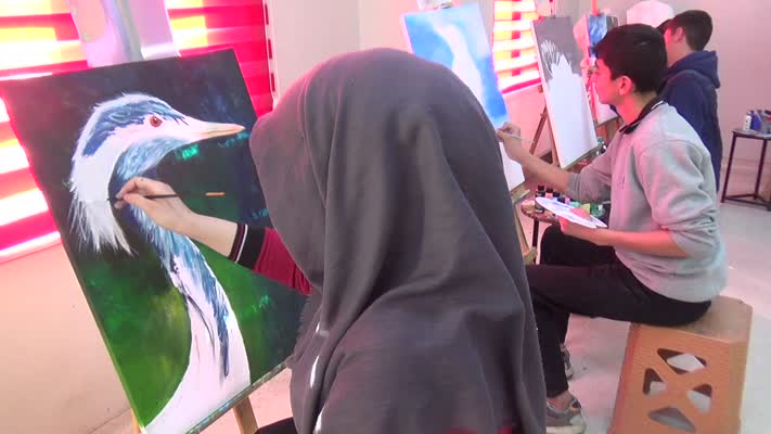 Lise öğrencileri bazı kuş türlerini resmetti
