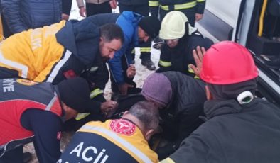 Mardin’de işçi servisi ile pikap çarpıştı: 9 yaralı