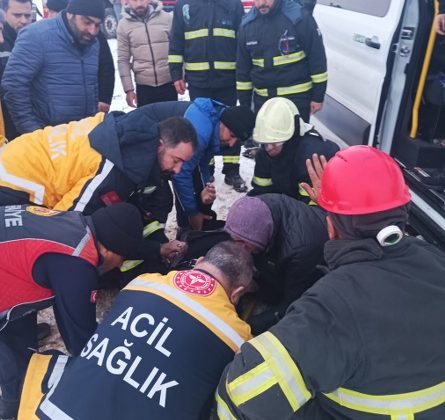 Mardin’de işçi servisi ile pikap çarpıştı: 9 yaralı