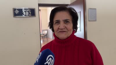 Menşure teyze 70 yaşında üniversite sıralarına oturdu