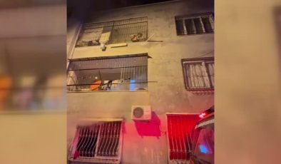 Mersin’de 3 katlı binada yangın, mahsur kalanlar kurtarıldı