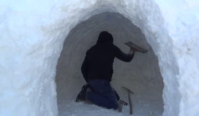 Muşlu esnaf karla iglu yaptı, çay ikram etti