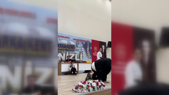 Öğrenciler, karate gösterisiyle kadına şiddete dikkat çekti