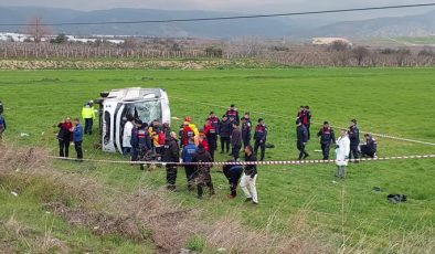 Öğrencileri taşıyan servis midibüsü devrildi, 2 ölü, 26 yaralı