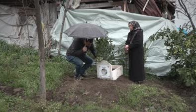 Çift, ölen tavşanları için mermer mezar yaptırdı