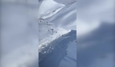 Palandöken Dağı’nda çığ düştü, kayakçılar cep telefonuyla kaydetti