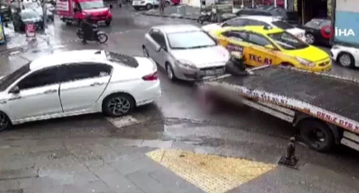 Pendik’te otomobilinin dikiz aynasını kırdığı için motosikletliyi ezen sürücü adliyede