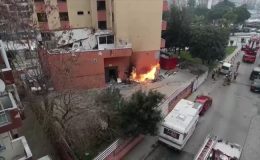 Pendik’te bina yıkımı sırasında doğal gaz borusu patladı, yangın çıktı