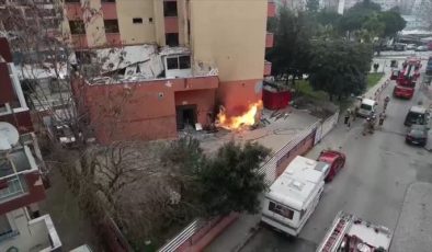 Pendik’te bina yıkımı sırasında doğal gaz borusu patladı, yangın çıktı
