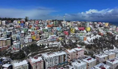 Samsun’un ikonik renkli evleri karla buluştu, manzara hayran bıraktı