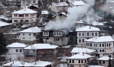 Alevler tarihi konağı sardı, bina kullanılamaz hale geldi