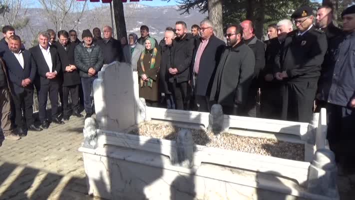 Şampiyon güreşçi Hüseyin Akbaş, vefatının 36. yılında kabri başında anıldı