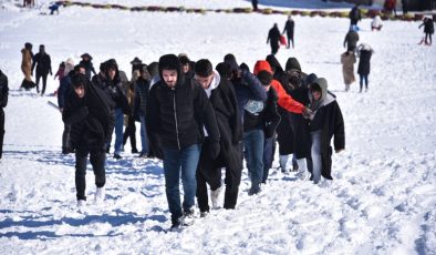 Başarılı öğrenciler Karacadağ’da ödüllendirildi