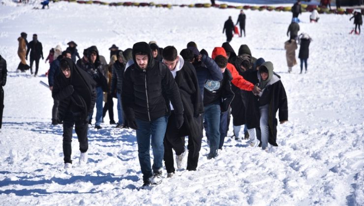 Başarılı öğrenciler Karacadağ’da ödüllendirildi