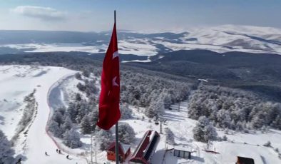 İranlı turistler Sarıkamış’ta kayak keyfi yaşıyor