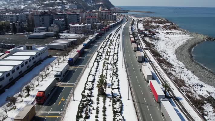 Sarp Sınır Kapısı’nda tır kuyruğu: 1970 araç bekliyor