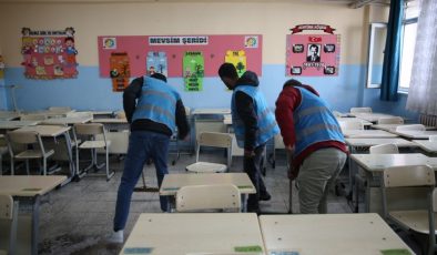 Siirt’te yükümlüler okulları temizledi, ikinci döneme hazırlandı