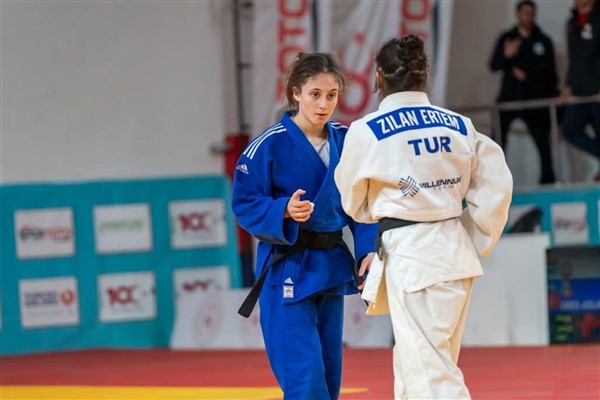 Sıla Durmaz, judo şampiyonasında bronz madalya kazandı