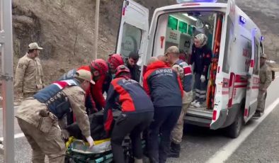 Tunceli’de kayaya çarpan araçta 1 kişi öldü, 6 kişi yaralandı