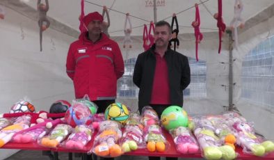 Van’da kan bağışında bulunanlara oyuncak hediye edildi