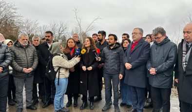 6 Şubat depreminde hayatını kaybedenler mezarları başında anıldı