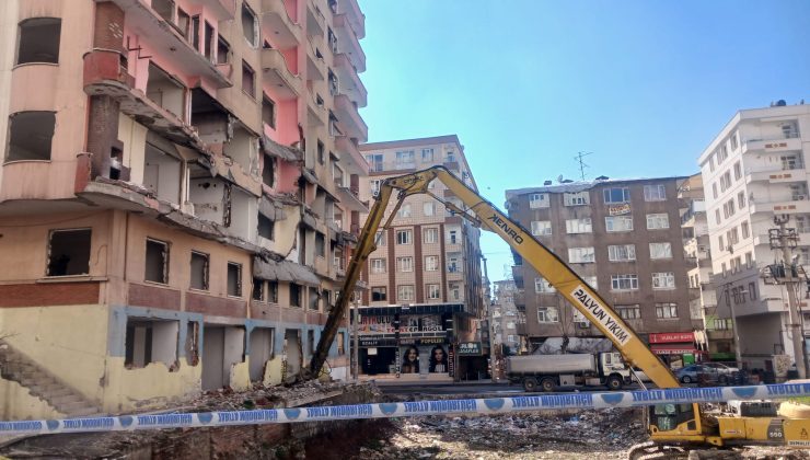 Diyarbakır’da Karaşin Apartmanı’nın yıkımı başlıyor