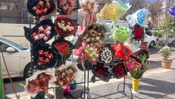 Çiçekçilerde Yeni Dönem: Gül Buketi Yerine Kelebek ve Ayıcık Buketleri moda oldu