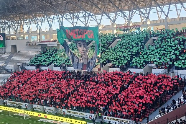 Amedspor Taraftarları Yusuf Yıldız’ı Koreografi ile Andı