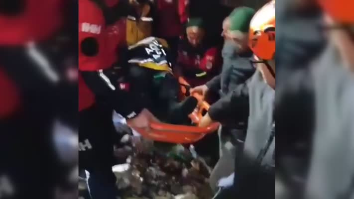 Antalya’da yolcu otobüsü şarampole devrildi: 33 yaralı
